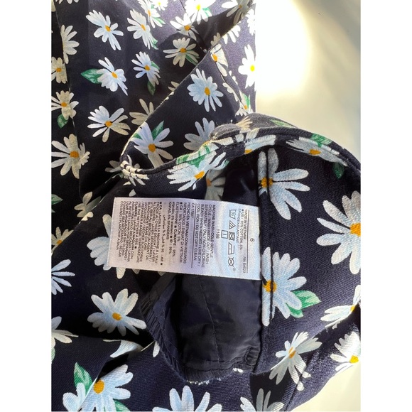Old Navy — Pixie Ankle Pants W/ Daisy Print • Pantalones con diseño de flores• - Picture 8 of 10